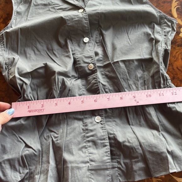 LIDA BADAY sz4 gray soft fitted sleeveless button down peplum top - Picture 4 of 5